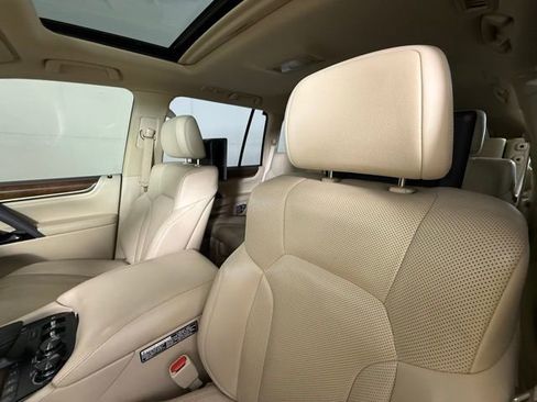 Used 2018 Lexus LX 570 4WD image 7