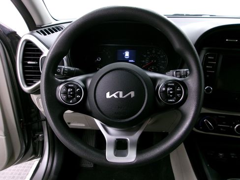 Used 2022 Kia Soul LX FWD image 6
