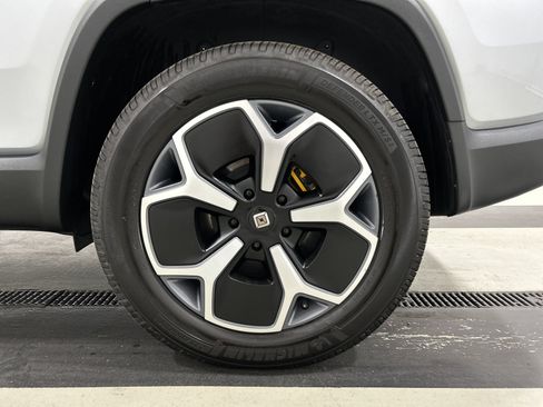 Used 2024 Rivian R1S Adventure AWD/4WD image 10