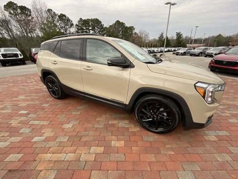 Used 2023 GMC Terrain SLT w/ Infotainment Package II image 38