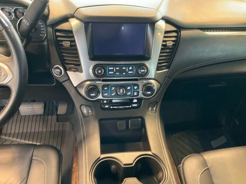 Used 2019 Chevrolet Suburban LT w/ Luxury Package AWD/4WD image 11