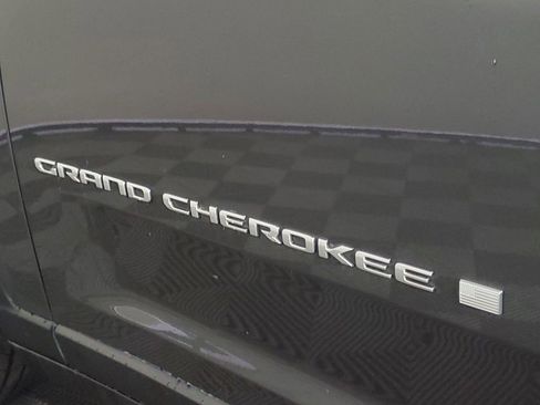 Used 2024 Jeep Grand Cherokee L Limited AWD/4WD image 6