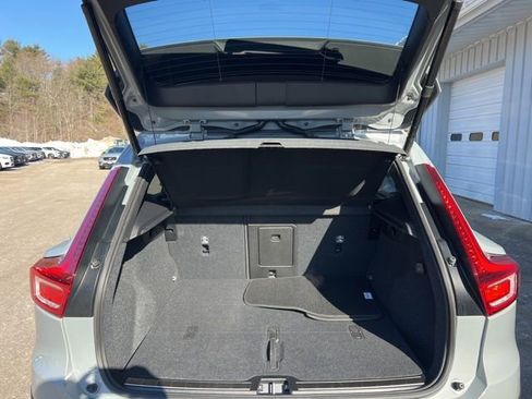 Certified 2025 Volvo XC40 B5 Plus image 22