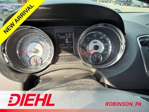 Used 2014 Chrysler Town & Country Touring-L FWD image 16