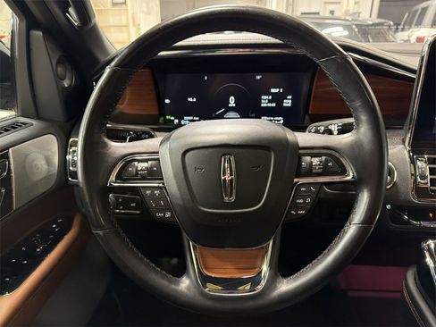 Used 2019 Lincoln Navigator L Reserve image 11