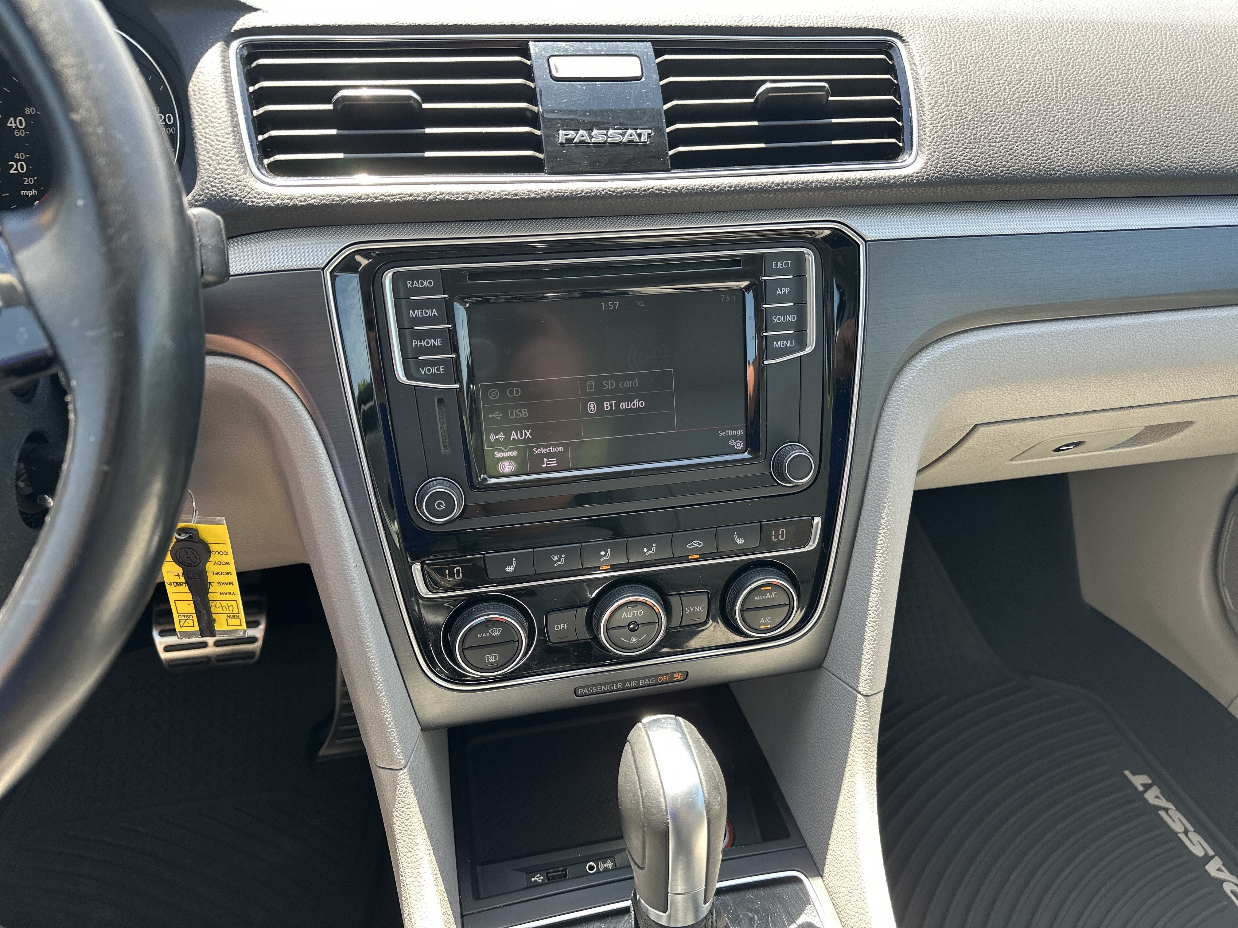 Used 2018 Volkswagen Passat 2.0T R-Line FWD image 22