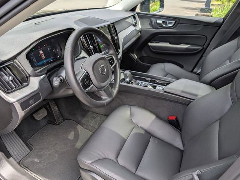 Used 2025 Volvo XC60 B5 Plus w/ Climate Package AWD/4WD image 9