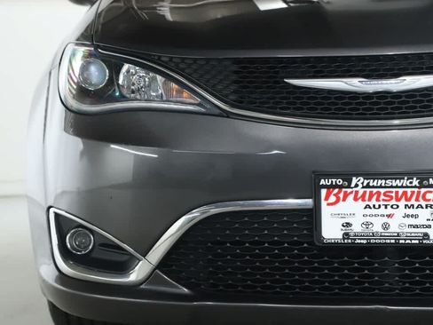 Used 2017 Chrysler Pacifica Touring-L Plus w/ Tire & Wheel Group FWD image 6