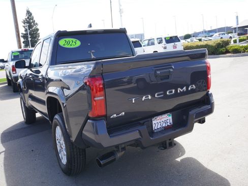Used 2025 Toyota Tacoma SR5 AWD/4WD image 10