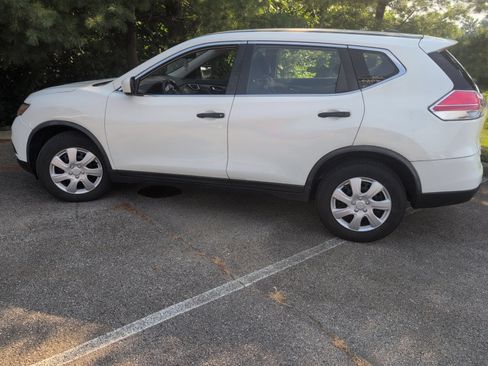 Used 2016 Nissan Rogue S FWD image 2