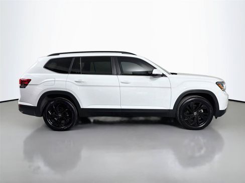 Used 2023 Volkswagen Atlas SE w/ Black Wheel Package FWD image 4