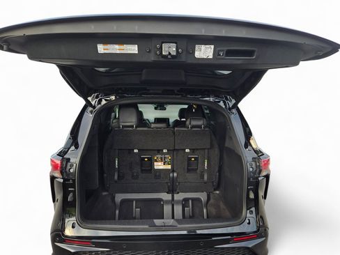 Used 2023 Toyota Sienna XSE image 5
