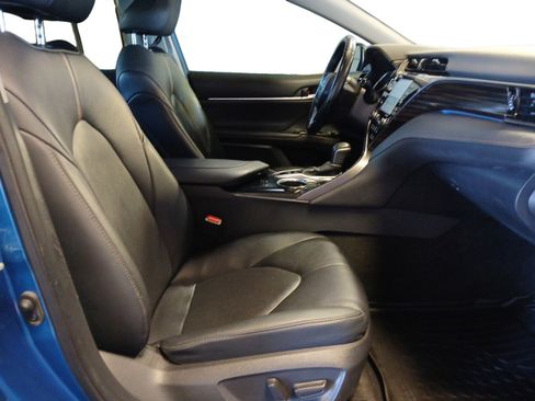 Used 2020 Toyota Camry XLE image 15