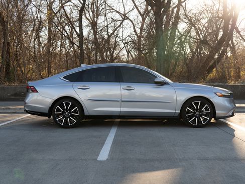 Used 2023 Honda Accord Touring image 10