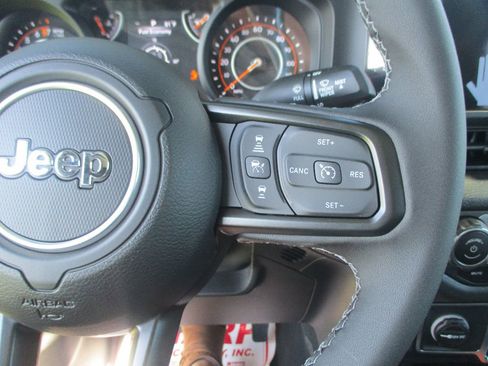 New 2025 Jeep Gladiator Sport image 10