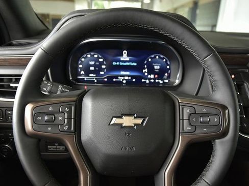 Used 2024 Chevrolet Suburban High Country AWD/4WD image 41