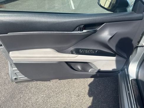 Used 2018 Toyota Camry SE image 10
