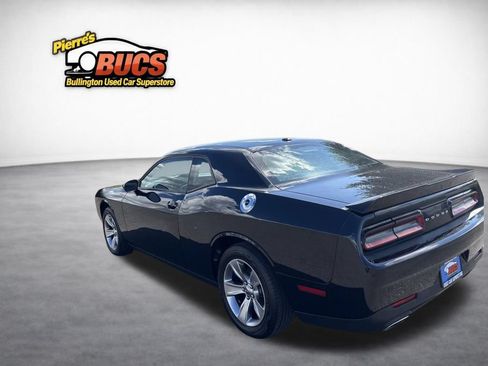 Used 2021 Dodge Challenger SXT RWD image 2