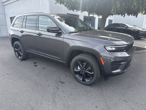 New 2025 Jeep Grand Cherokee Altitude image 1