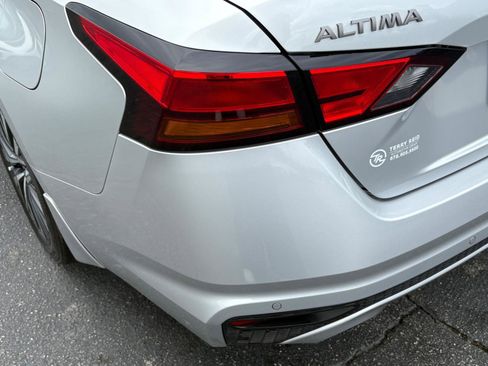 Used 2024 Nissan Altima 2.5 SV w/ SV Premium Package FWD image 16