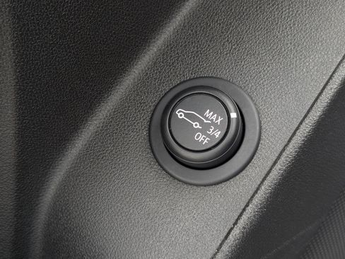 Used 2023 Chevrolet Equinox LT image 30