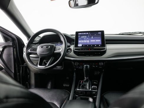 Used 2023 Jeep Compass Limited image 18