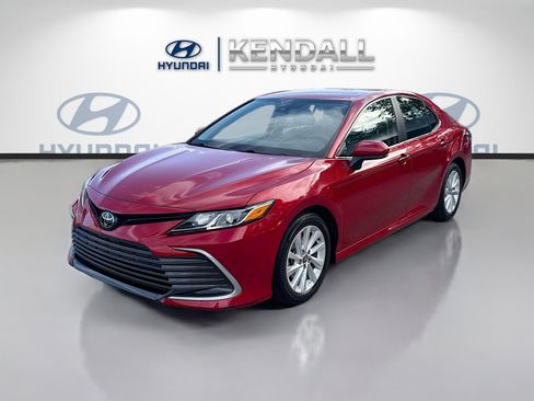 Used 2023 Toyota Camry LE image 3