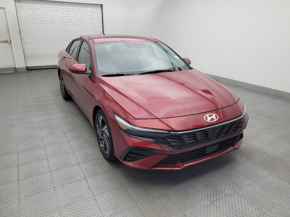 Used 2025 Hyundai Elantra SEL FWD image 13