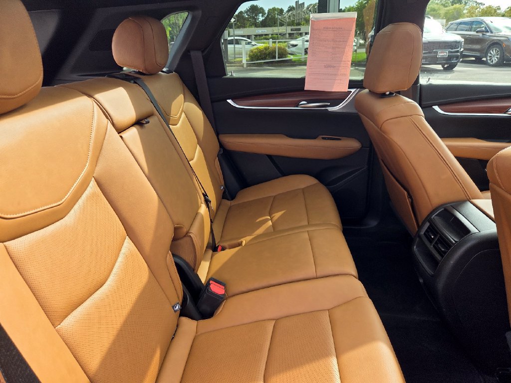 Used 2024 Cadillac XT5 Premium Luxury w/ Technology Package AWD/4WD image 30