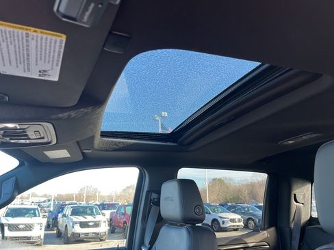 Used 2024 GMC Sierra 1500 AT4 w/ Technology Package image 22