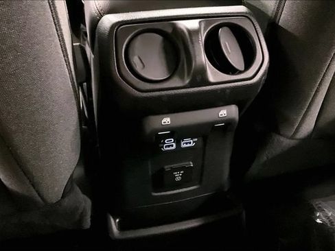 Used 2025 Jeep Wrangler Unlimited Sahara AWD/4WD image 32