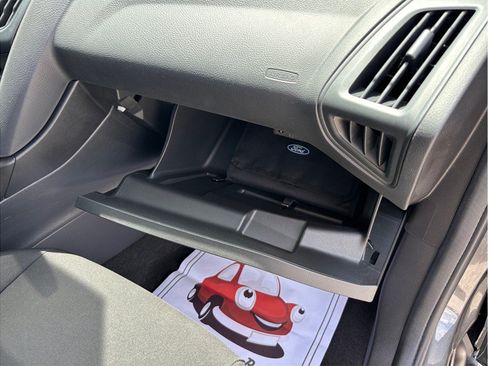Used 2018 Ford Focus SE FWD image 32