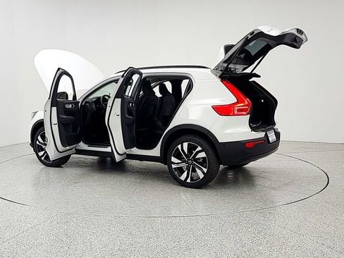 New 2026 Volvo XC40 B5 Plus w/ Climate Package AWD/4WD image 12