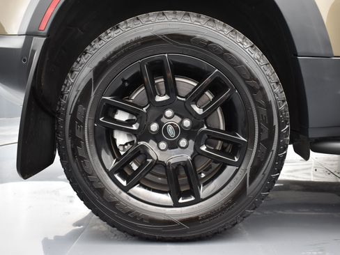 Used 2023 Land Rover Defender 90 SE image 17