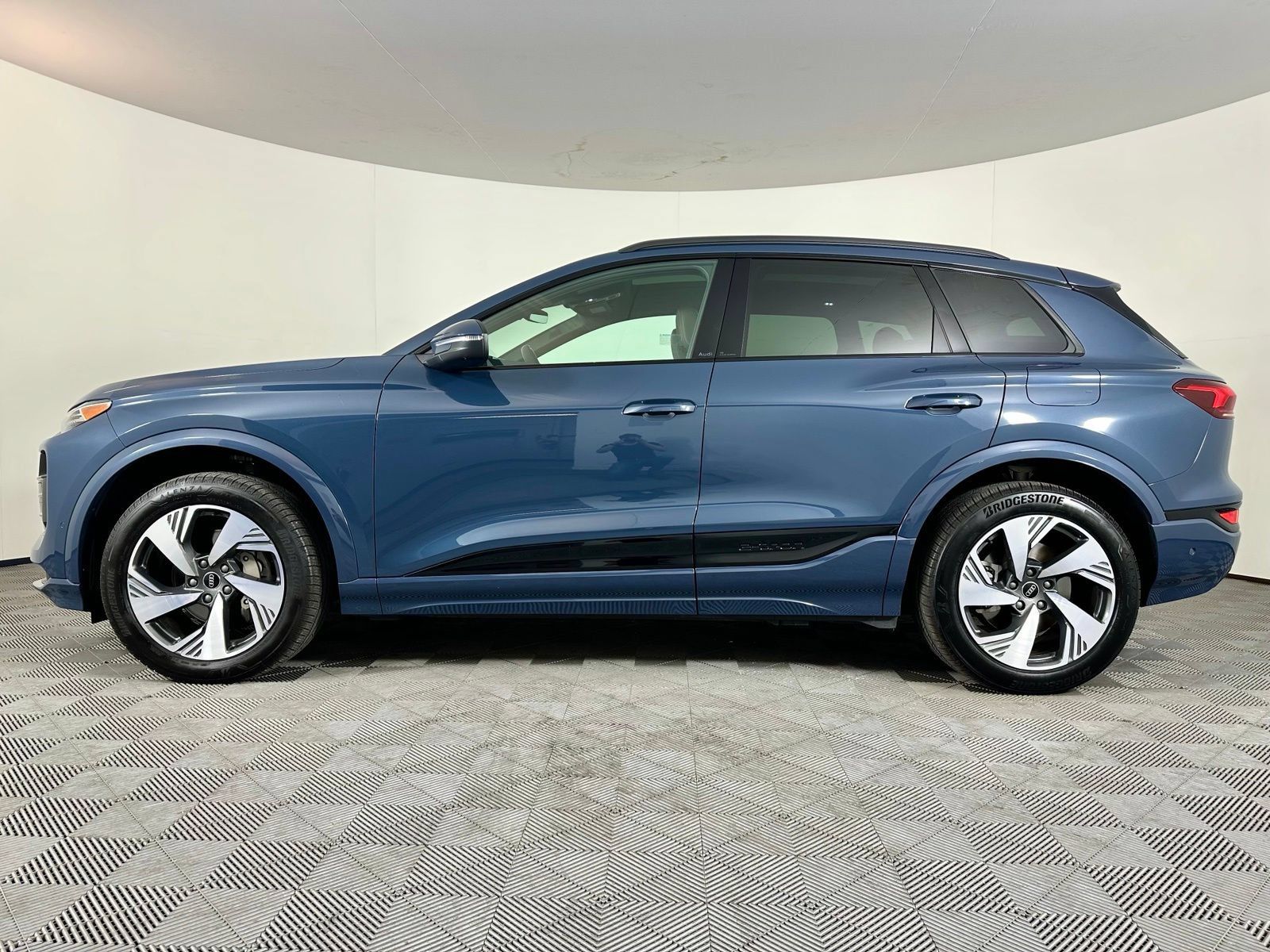 Used 2025 Audi Q6 e-tron Premium Plus w/ Premium Plus AWD/4WD image 18