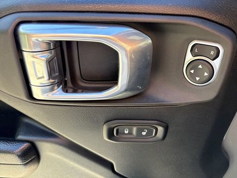 Used 2022 Jeep Wrangler Unlimited Sport image 16