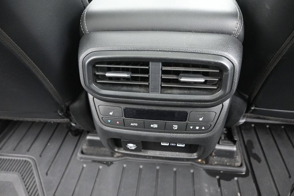 Used 2023 Honda Pilot Elite image 12