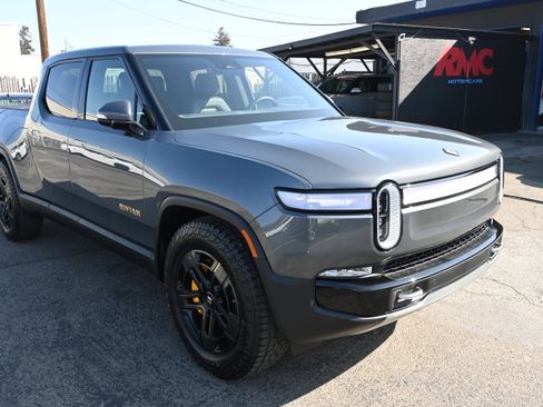 Used 2023 Rivian R1T Adventure image 4