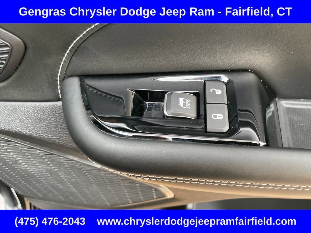 Certified 2023 Jeep Grand Cherokee Overland AWD/4WD image 23