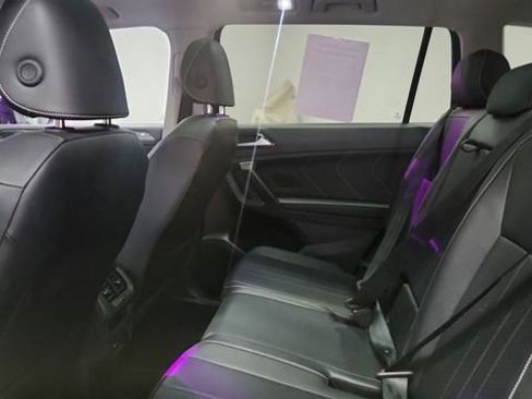 Used 2024 Volkswagen Tiguan SE image 19