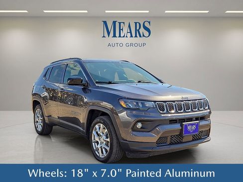 Used 2023 Jeep Compass Latitude image 8