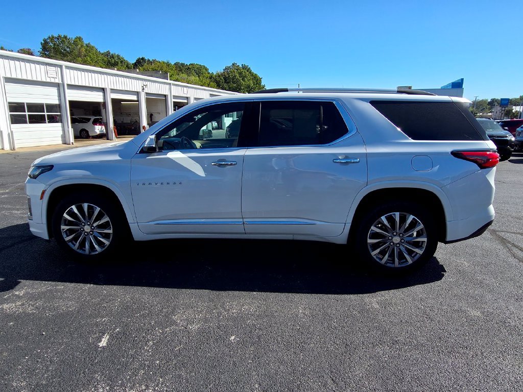 Used 2023 Chevrolet Traverse Premier FWD image 5