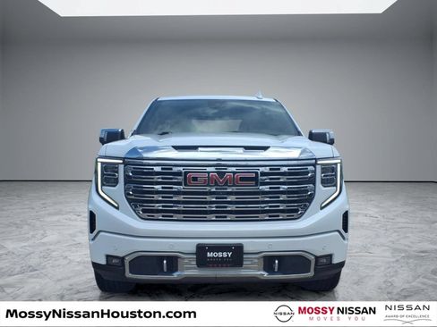 Used 2022 GMC Sierra 1500 Denali w/ Denali Reserve Package AWD/4WD image 3