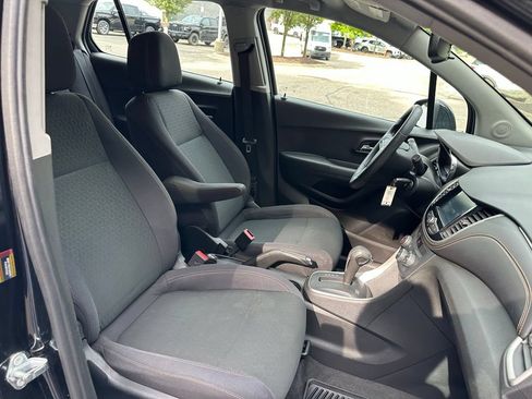 Used 2017 Chevrolet Trax LS FWD image 27
