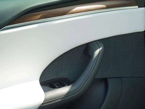 Used 2021 Tesla Model S Plaid image 65