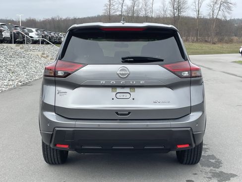 Used 2024 Nissan Rogue SV image 4
