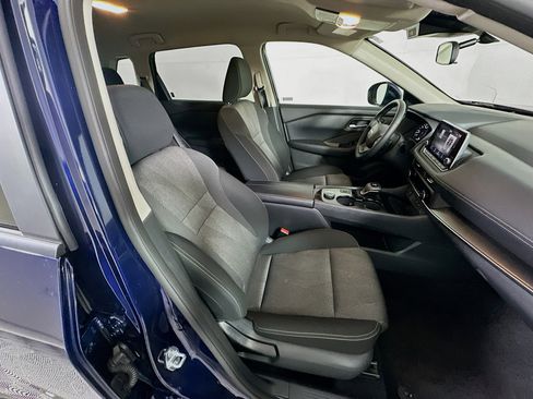 Used 2025 Nissan Rogue SV image 30