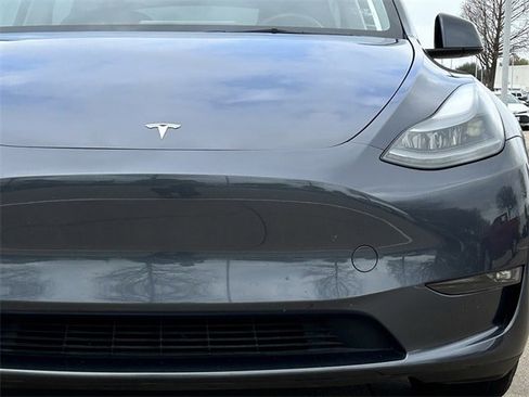 Used 2023 Tesla Model Y Performance image 9