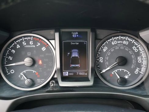 Used 2022 Toyota Tacoma TRD Off-Road image 15