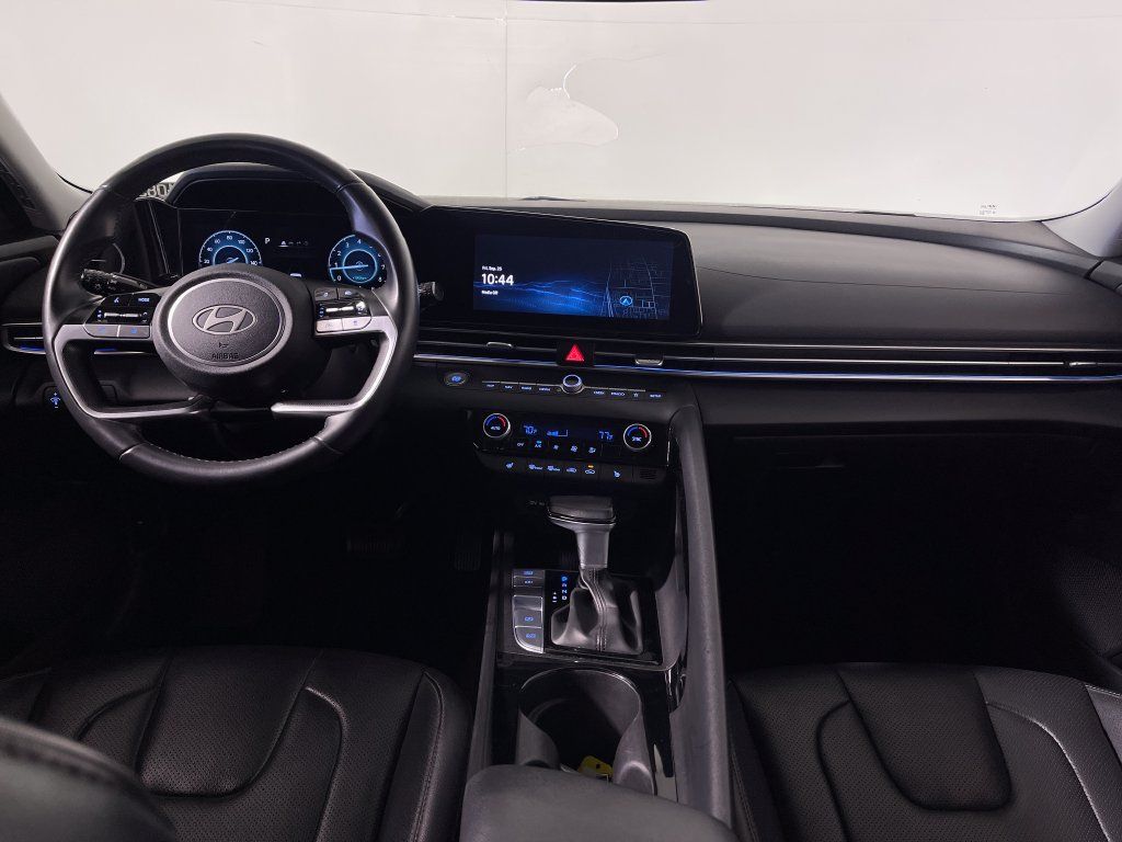 Certified 2025 Hyundai Elantra Limited FWD image 15